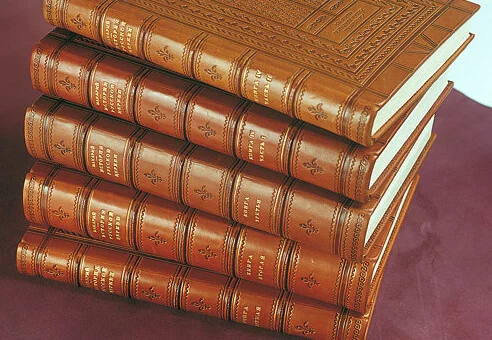 Книги в кожаных переплётах